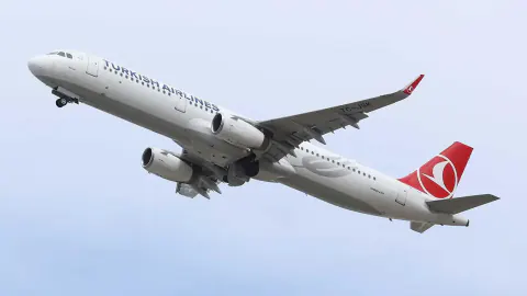 THY Uçağında Kritik Anlar: Teknik Arıza Nedeniyle Acil İniş Yapıldı