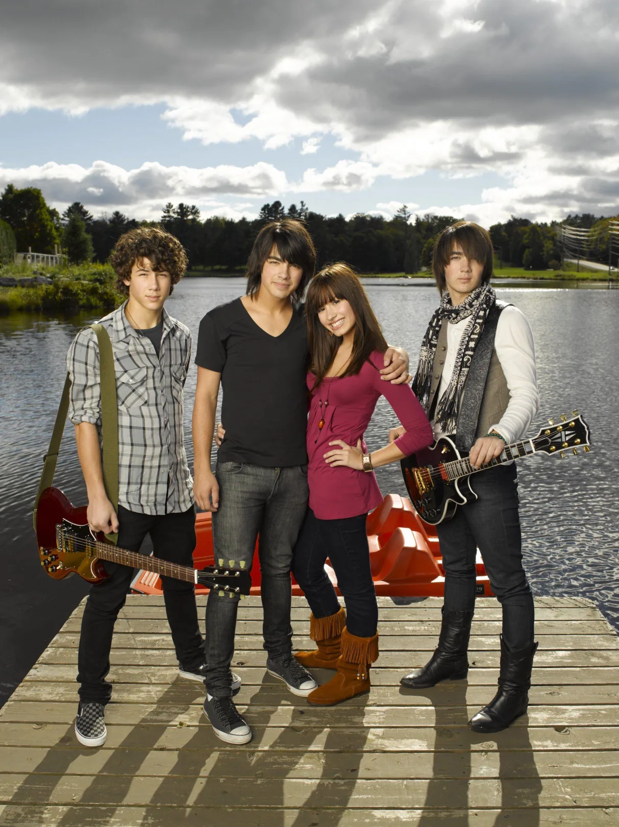 Camp Rock 3 Onaylandı: Jonas Brothers ve Demi Lovato Geri Dönüyor Camp Rock 3 Onaylandı: Jonas Brothers ve Demi Lovato Geri Dönüyor