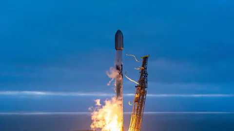 SpaceX'ten Kaliforniya'da Yeni Hamle: 24 Starlink Uydusu Yörüngeye Oturdu
