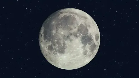 Gökyüzünde Nadir Görsel Şölen: Çilek Ayı ve Mikromoon Etkisi