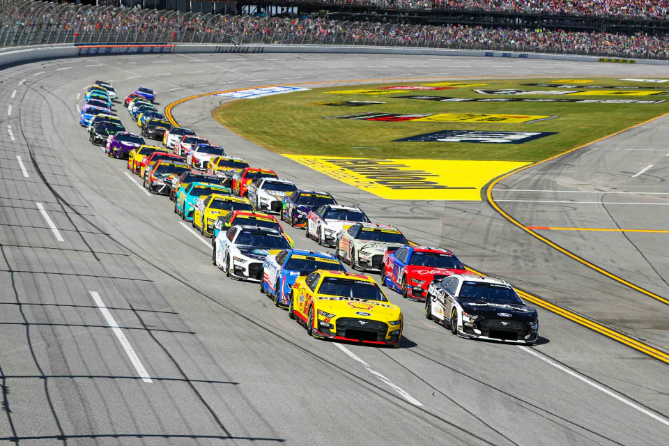 NASCAR Cup Series'te Heyecan Dorukta: eero 400 Yarışı ve Şampiyonluk Yarışı görseli