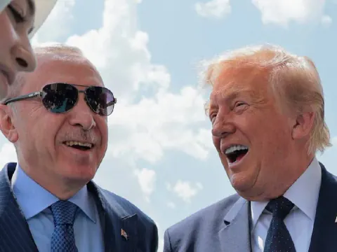 Erdoğan ve Trump Arasında 'Hediye Uçak' Sohbeti: 800 Milyon Dolarlık Detay Erdoğan ve Trump Arasında 'Hediye Uçak' Sohbeti: 800 Milyon Dolarlık Detay
