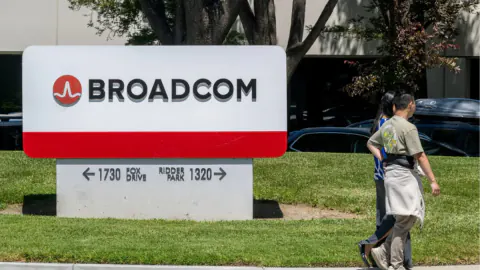 Apple ve Broadcom Arasında Dev Çip Anlaşması: 2031 Yılına Kadar Uzatıldı Apple ve Broadcom Arasında Dev Çip Anlaşması: 2031 Yılına Kadar Uzatıldı