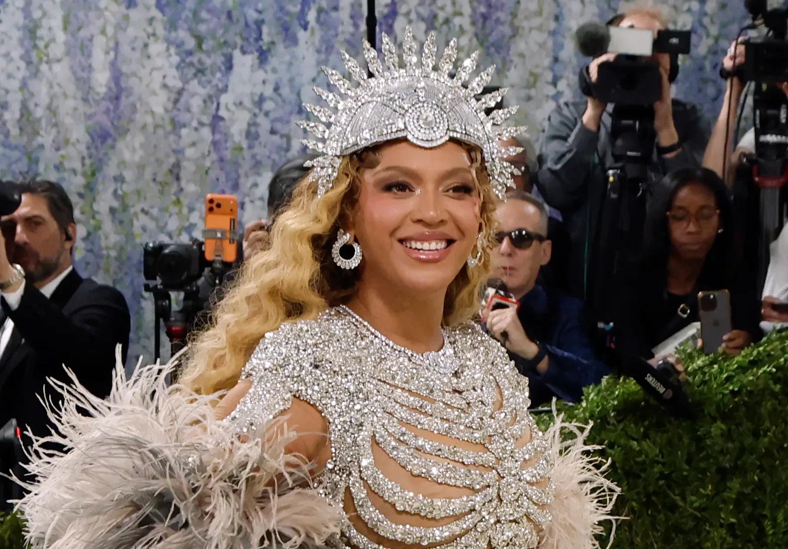 Beyoncé'den 4 Temmuz Sürprizi: Yeni Şarkısı 'Morning Dew (Donk)' Yayınlandı Beyoncé'den 4 Temmuz Sürprizi: Yeni Şarkısı 'Morning Dew (Donk)' Yayınlandı