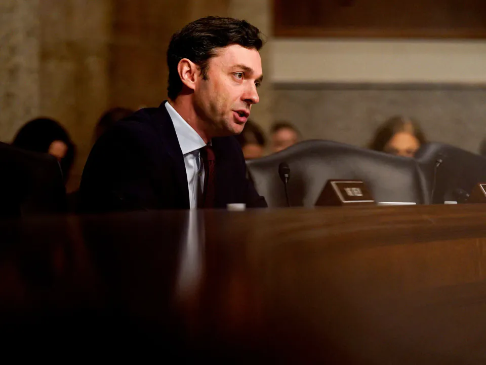ABD Senatosu'nda Georgia Savaşı: Jon Ossoff ve 2026 Seçimleri görseli