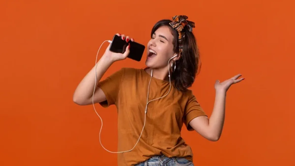 Kablolu Kulaklıklar Yeniden Trend Oldu: Genç Kuşak Neden Tercih Ediyor? Kablolu Kulaklıklar Yeniden Trend Oldu: Genç Kuşak Neden Tercih Ediyor?