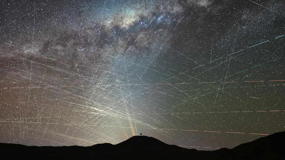 Dünya'nın Gökyüzü Kararıyor: 100 Bin Uydu Astronomiyi Bitirebilir görseli
