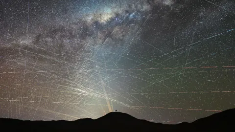 Dünya'nın Gökyüzü Kararıyor: 100 Bin Uydu Astronomiyi Bitirebilir