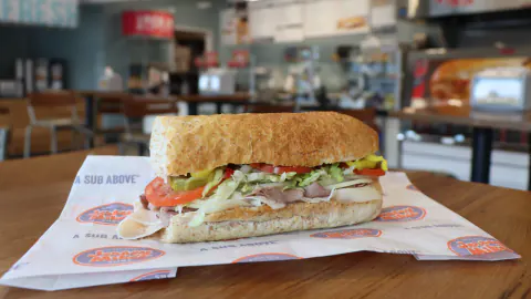 Sadece Bir Sandviççi Bile AI Söylüyor: Jersey Mike’s IPO ve Yapay Zeka Balonu
