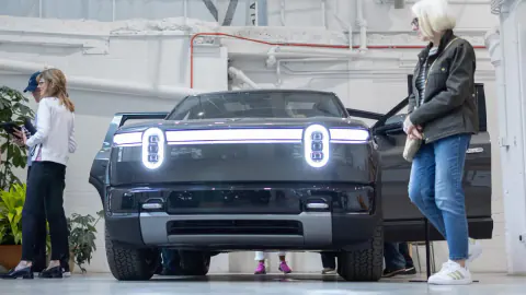 Rivian Teslimat Beklentilerini Yükseltti: Elektrikli Araç Pazarında Karışık Tablo Rivian Teslimat Beklentilerini Yükseltti: Elektrikli Araç Pazarında Karışık Tablo