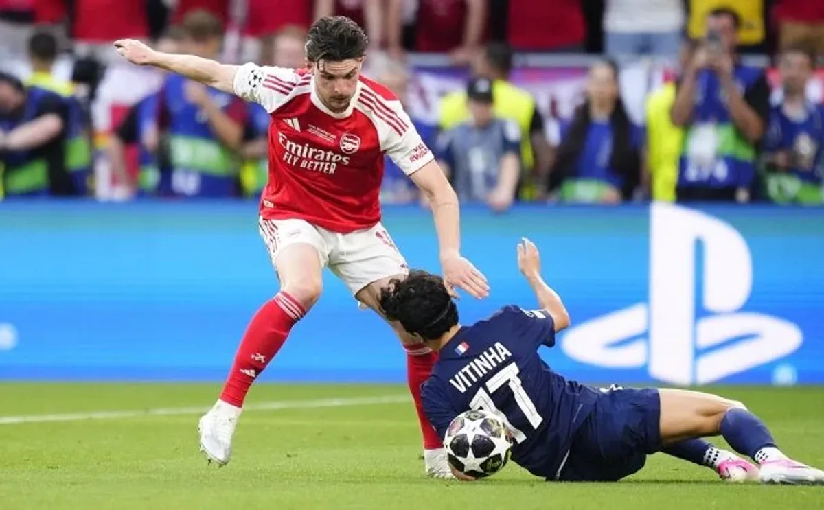 Declan Rice'ın Şampiyonluk Stresi ve UEFA Kıskacı Declan Rice'ın Şampiyonluk Stresi ve UEFA Kıskacı
