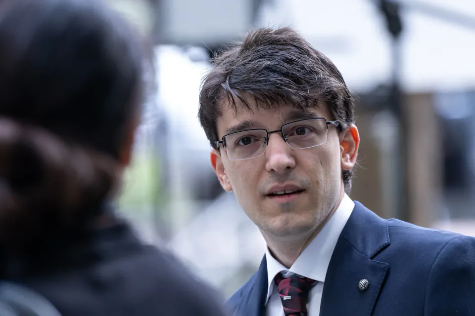 OpenAI'da Vizyon Değişimi: Chief Futurist Joshua Achiam Ayrılıyor görseli