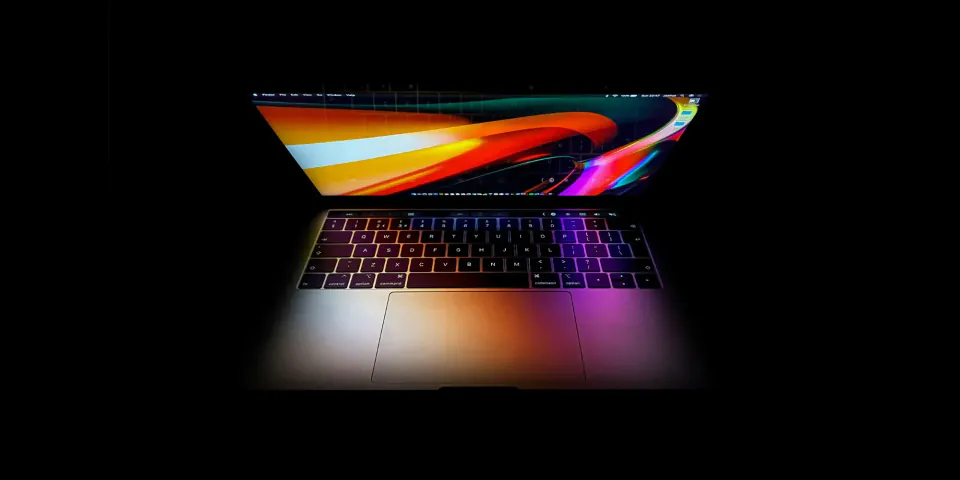 MacBook Pro'da Beklenmedik Tasarım Hamlesi: Giriş Seviyesi Model Yenileniyor görseli