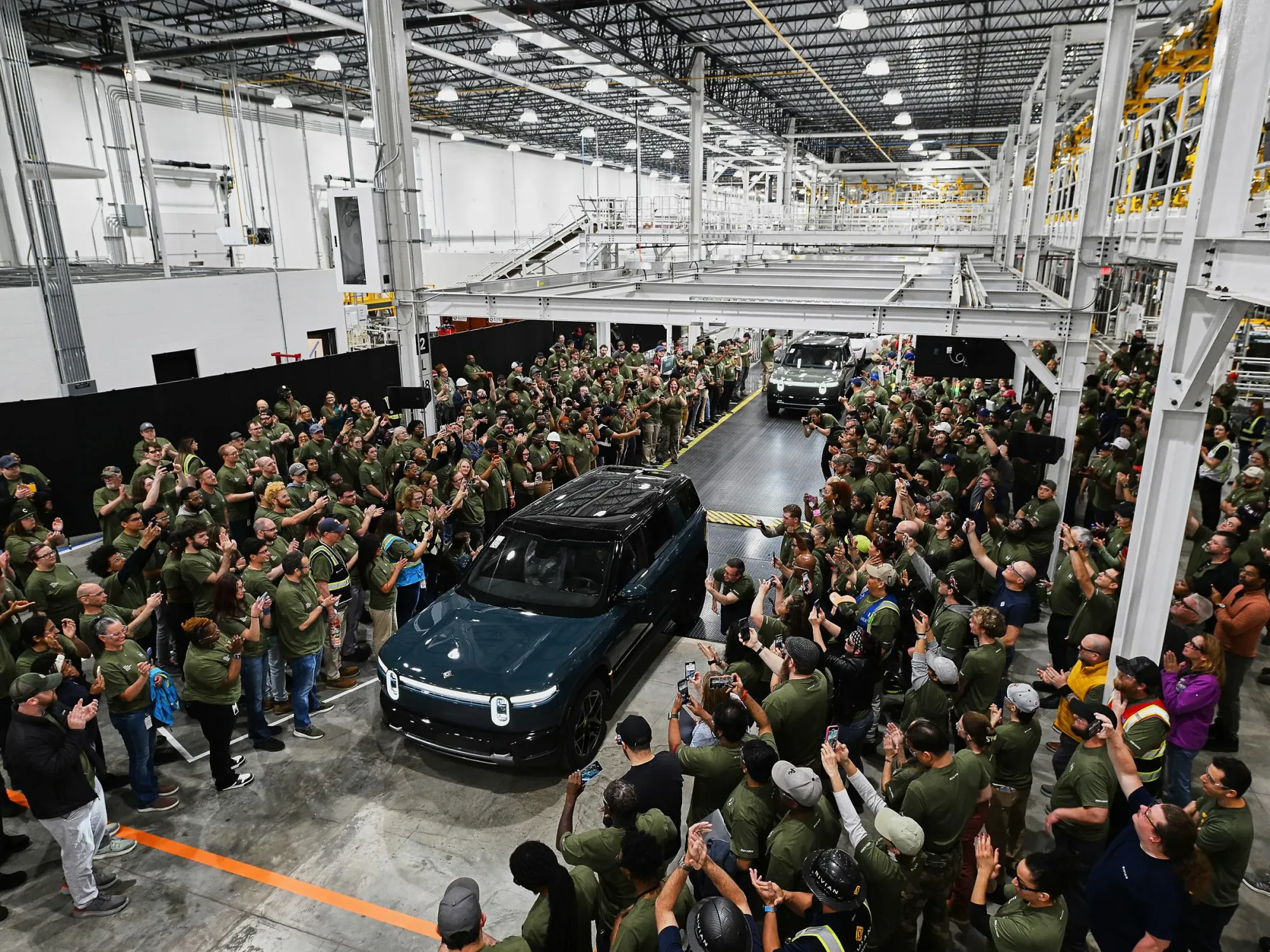 Rivian'in Kaderi R2 Modelinde: Fabrika Felaketi ve Varoluş Mücadelesi Rivian'in Kaderi R2 Modelinde: Fabrika Felaketi ve Varoluş Mücadelesi