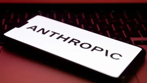 Anthropic, Claude Fable 5'teki Jailbreak Açıklarını Yeni Güvenlik Katmanıyla Kapattı