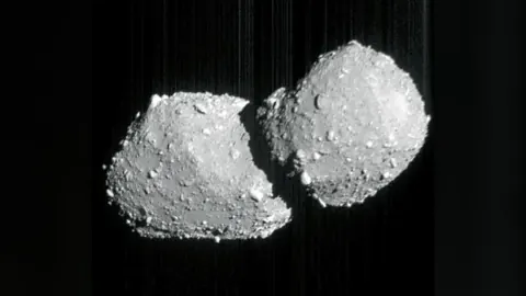 JAXA'dan Tarihi Başarı: Hayabusa2 Uzayda İki Başlı Asteroiti Görüntüledi