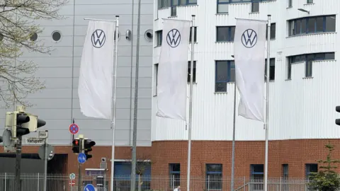 Volkswagen'de Tarihi Kriz: Dev İşten Çıkarma Planı ve Golf'e Veda