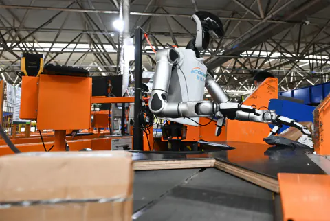 Çin'in İnsansı Robot Hamlesi: Ticari Pazarda Yeni Dönem