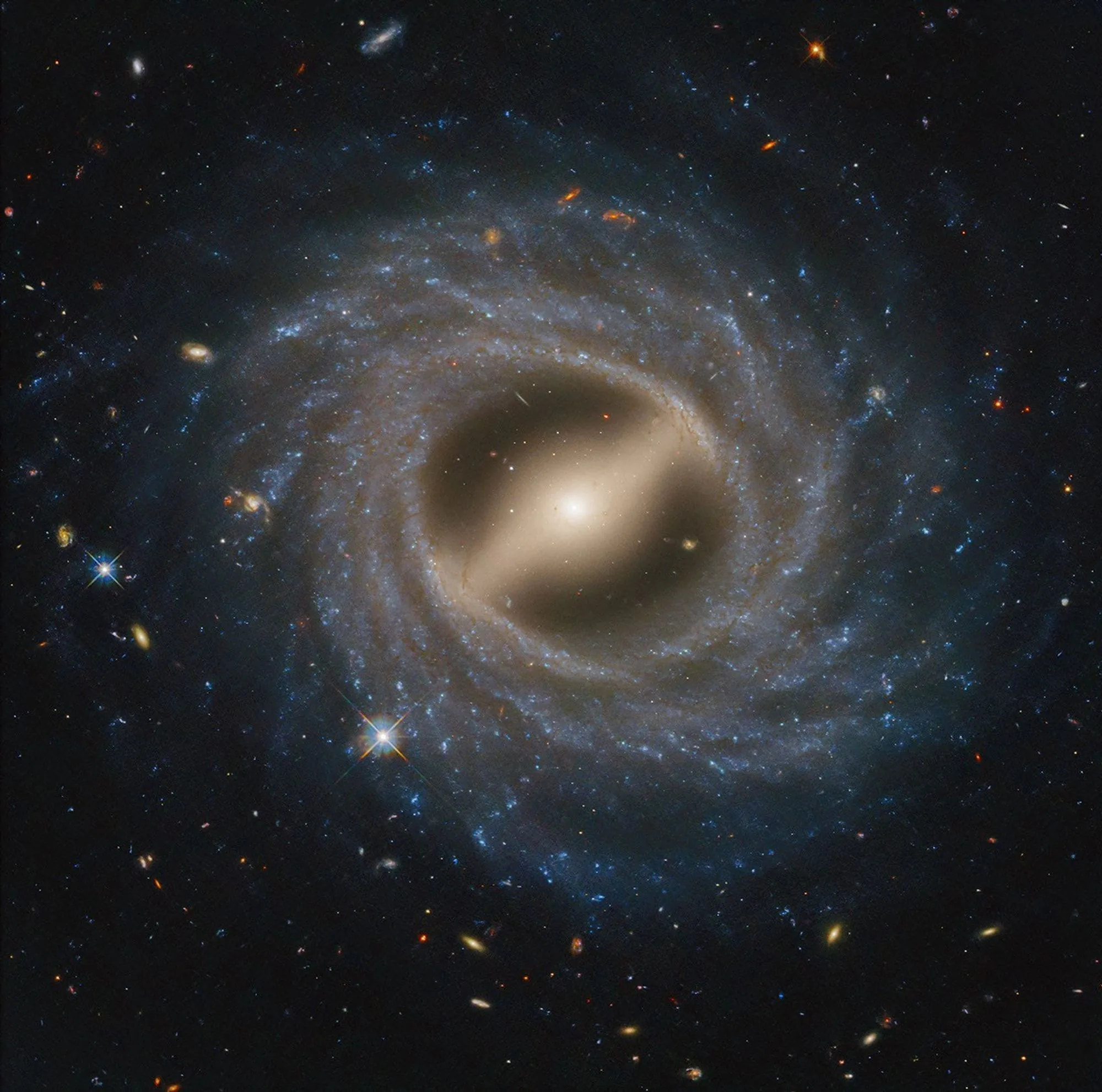 Hubble Teleskobu'ndan ABD'nin 250. Yılına Özel Kozmik Kutlama Hubble Teleskobu'ndan ABD'nin 250. Yılına Özel Kozmik Kutlama