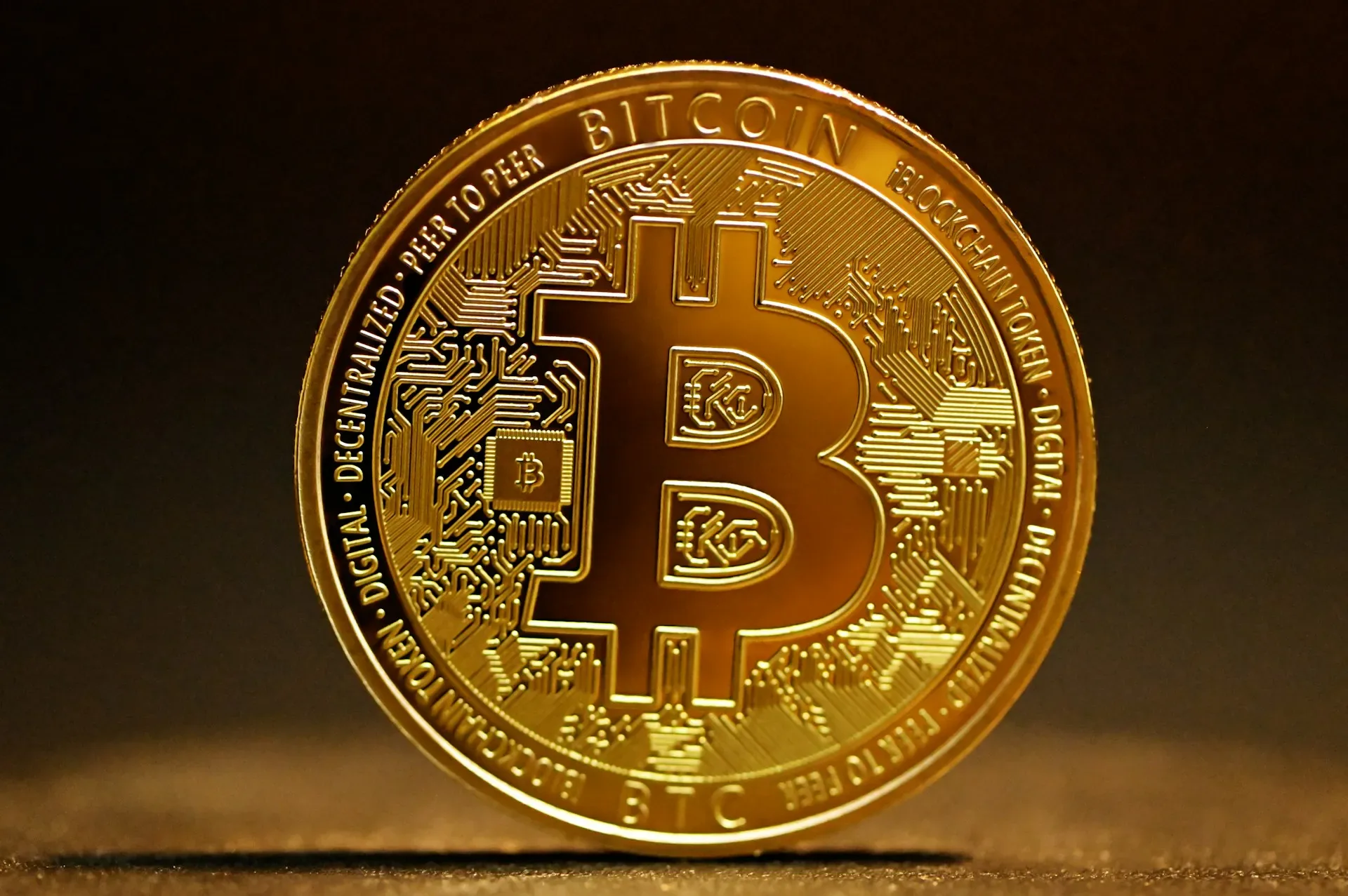El Salvador'un Bitcoin Deneyi: 5 Yıl Sonra Ekonomik Riskler ve Dönüşüm El Salvador'un Bitcoin Deneyi: 5 Yıl Sonra Ekonomik Riskler ve Dönüşüm