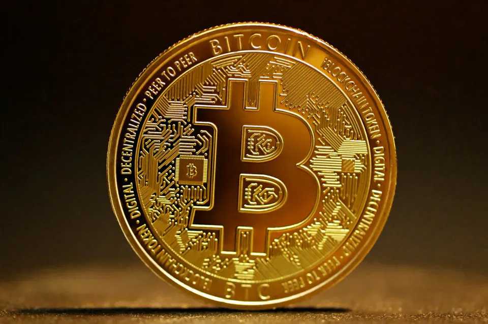 El Salvador'un Bitcoin Deneyi: 5 Yıl Sonra Ekonomik Riskler ve Dönüşüm görseli