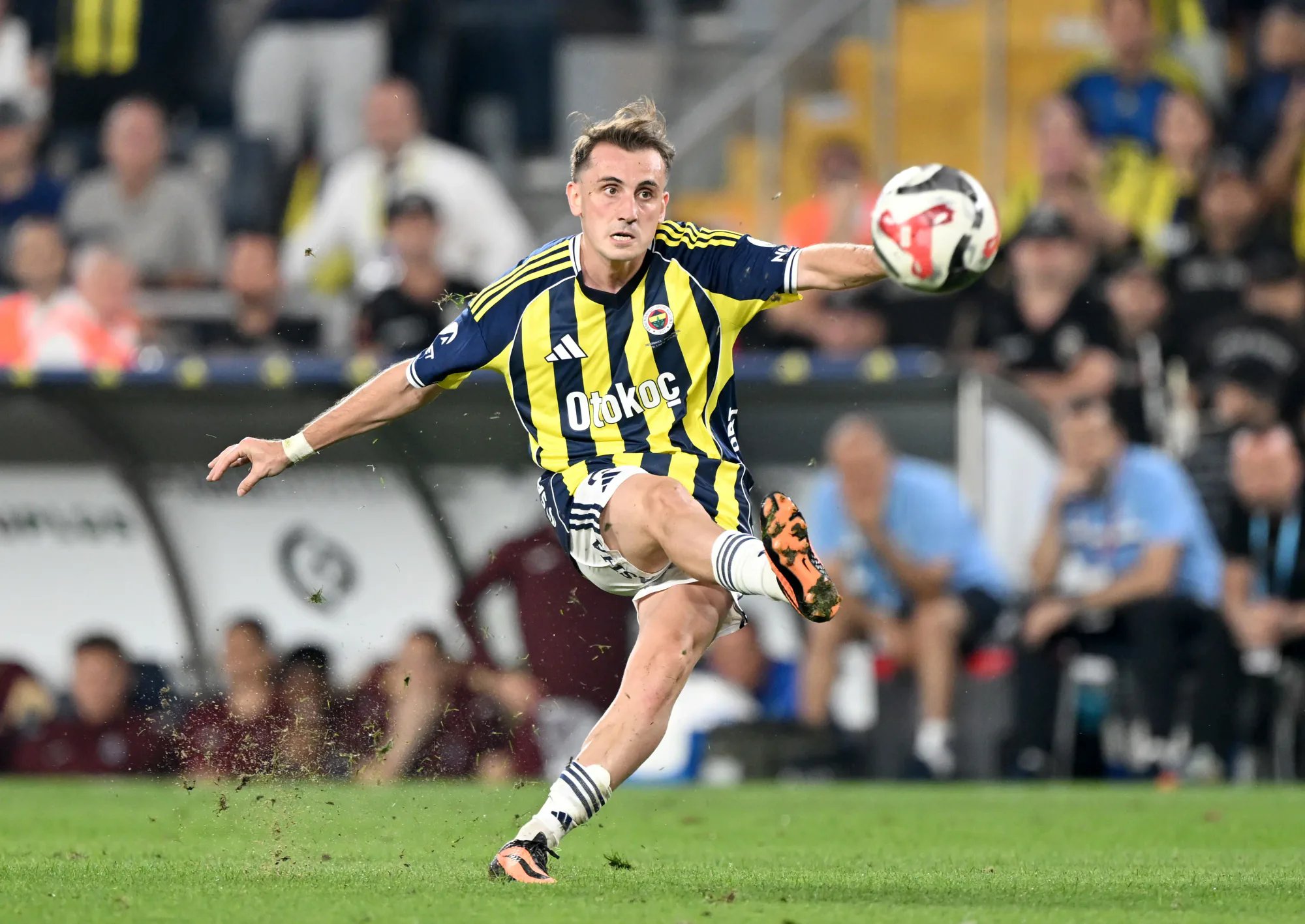 Kerem Aktürkoğlu'ndan Fenerbahçe Kararı: Suudi Arabistan Tekliflerini Reddetti Kerem Aktürkoğlu'ndan Fenerbahçe Kararı: Suudi Arabistan Tekliflerini Reddetti