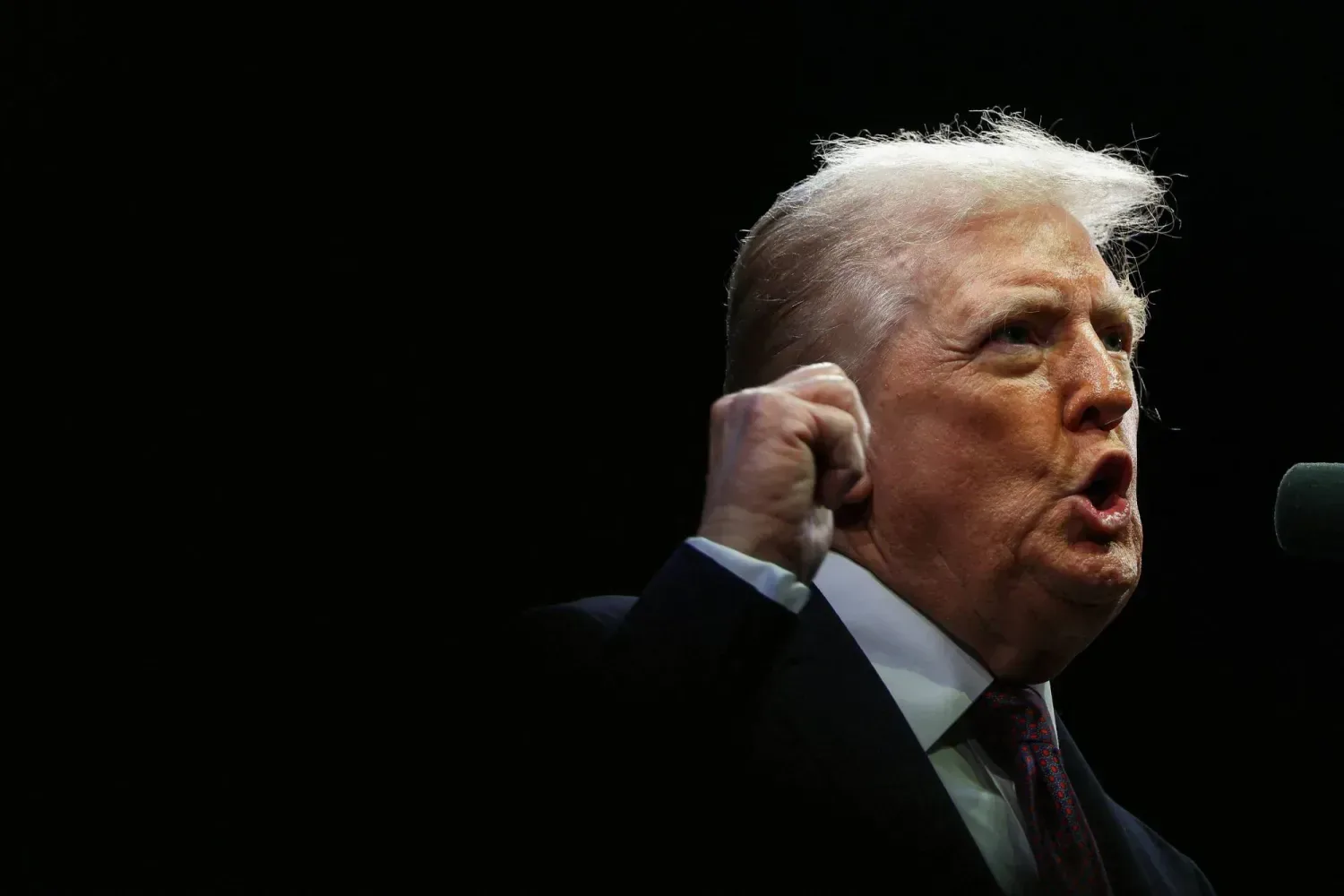 Donald Trump'ın Dijital Stratejisi: X ve Truth Social Hattında Yeni Dönem Donald Trump'ın Dijital Stratejisi: X ve Truth Social Hattında Yeni Dönem