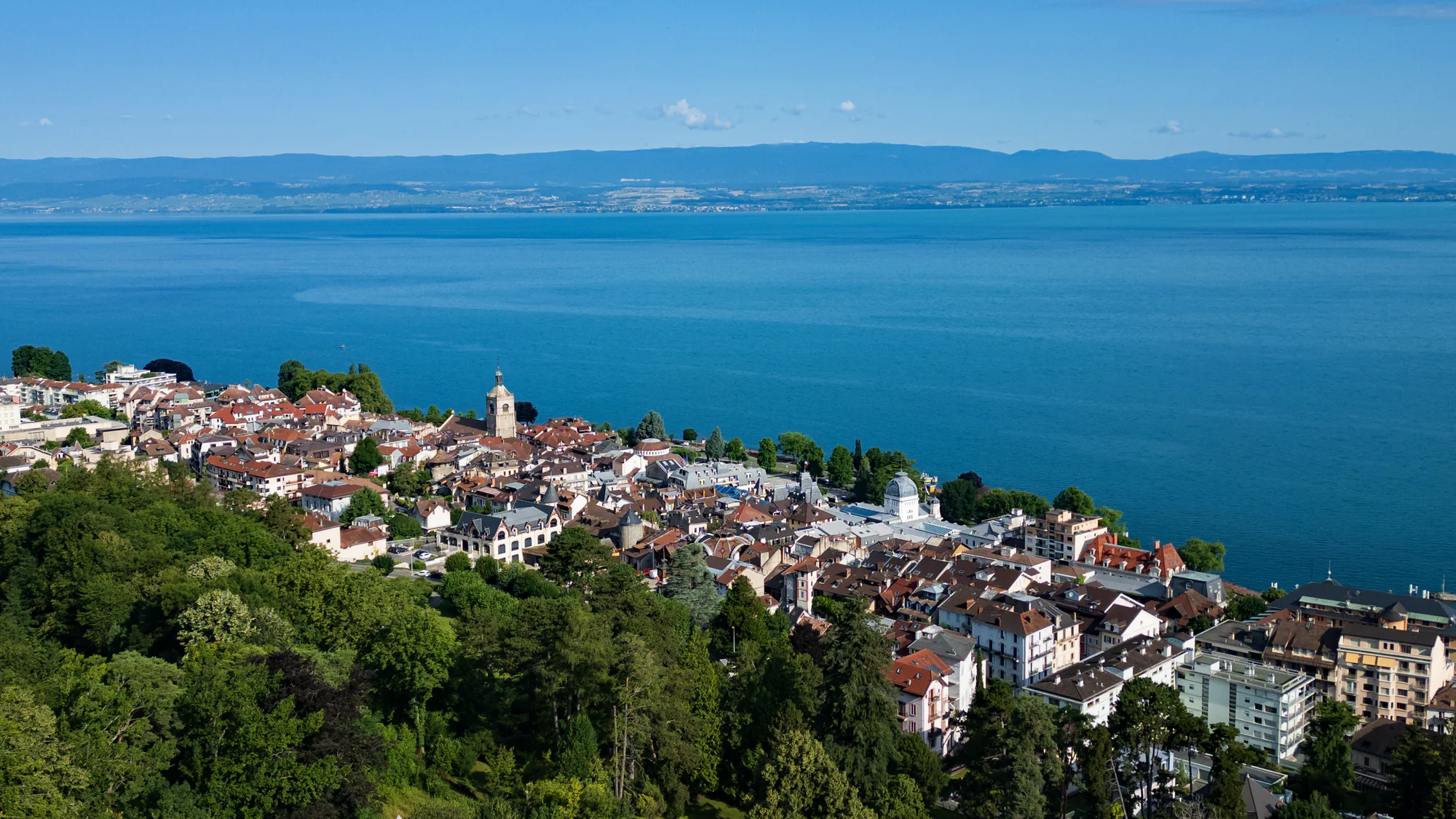 Evian-les-Bains'de Sporun İki Yüzü: Golf ve Futbol Heyecanı Evian-les-Bains'de Sporun İki Yüzü: Golf ve Futbol Heyecanı