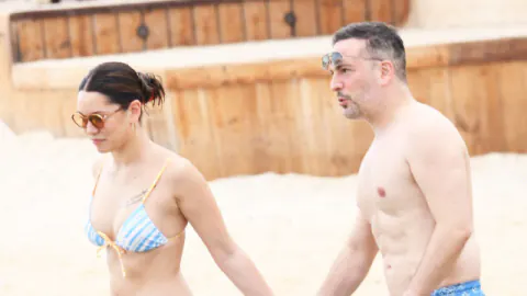 Oğuzhan Koç ve Hazal Subaşı Alaçatı Tatilinde: Evlilik Sorusuna Yanıt Vermişti