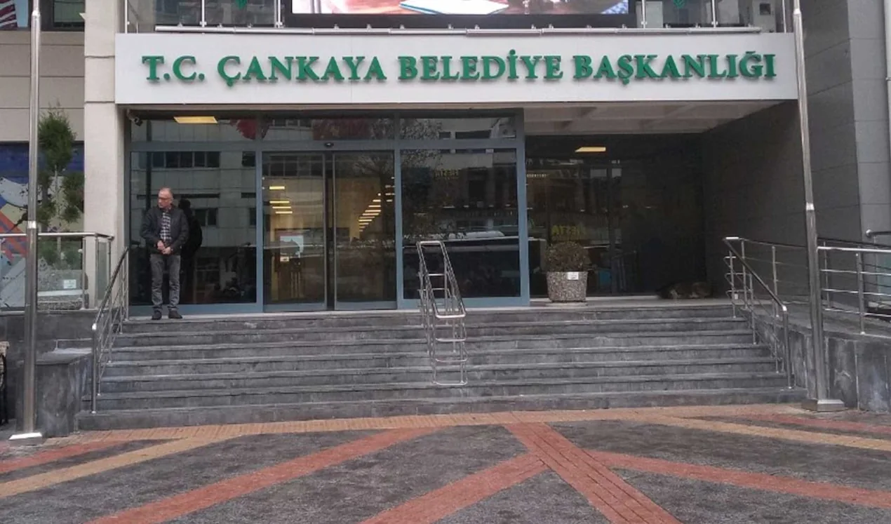 Çankaya Belediyesi'ne şafak operasyonu: Çok sayıda gözaltı var Çankaya Belediyesi'ne şafak operasyonu: Çok sayıda gözaltı var
