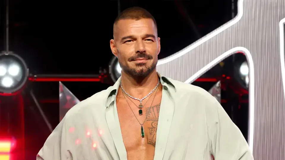 Ricky Martin ve Edis Aynı Sahnede: İstanbul Konseri Öncesi Sert Eleştiri görseli