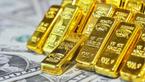 Altın Fiyatları Düşüşte: Fed'in Faiz Kararı ve Jeopolitik Riskler Etkili