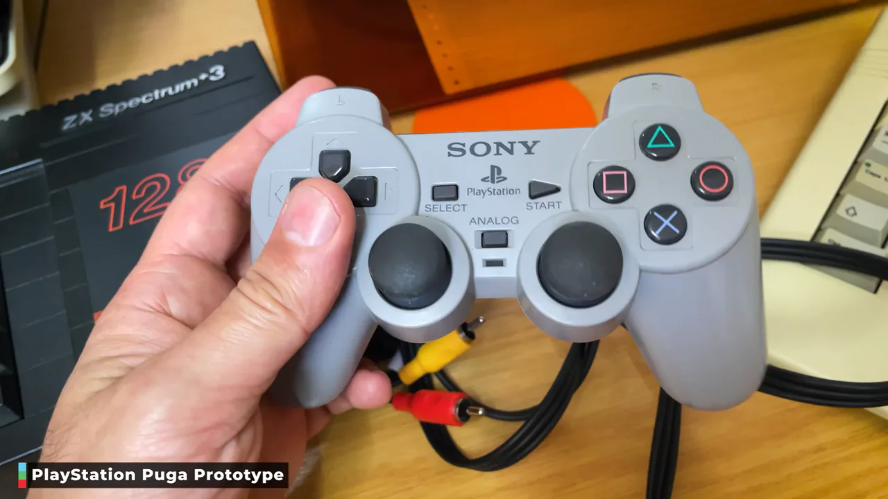 Sony'nin Gizli Projesi: PS1 Konsolu DualShock Kontrolcüye Sığdırılmıştı Sony'nin Gizli Projesi: PS1 Konsolu DualShock Kontrolcüye Sığdırılmıştı